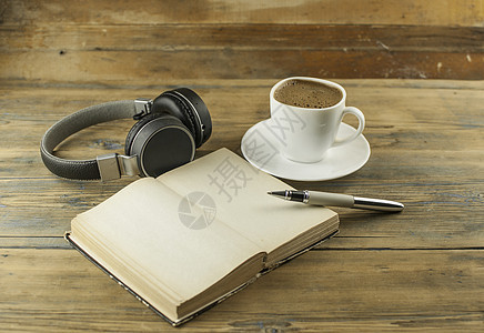 打开桌上的空白页本 笔和咖啡杯教学咖啡备忘录绘画杯子商业笔记本大学教育日记图片