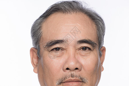 老人的面孔看着相机皱纹退休老年成人老化灰色男性男人图片