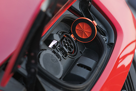电动车充电器电源插座 带负载指示灯的电动汽车电池充电器插座 选择性聚焦图片