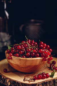 新鲜摘红花水果食物静物桌子收成季节采摘农业饮食浆果图片