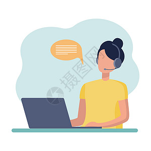 在线助手 女孩坐在电脑前 通过耳机与客户交流并回复消息 在家训练并与客户一起解决日常问题图片