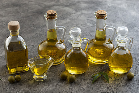 装满橄榄油的各类容器 高品质照片图片