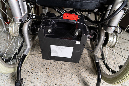 供病人或残疾人使用的电动轮椅电池退休车辆座位成人大车人士车轮残障运输发动机图片