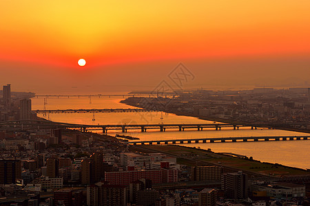 日落橙子市中心地标建筑背光景观太阳天空天际城市图片