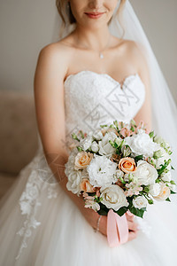 优雅的婚礼花束鲜鲜天然鲜花庆典餐厅新娘餐饮白色桌子风格玻璃奢华接待图片