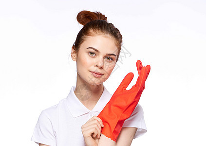 穿白衬衫的红头发妇女清洁女内务成人工作室白色手套幸福快乐生活微笑洗涤女性图片