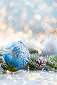 圣诞节的光彩照人 闪亮明灯风格枝条装饰绿色装饰品针叶树背景松树背景图片