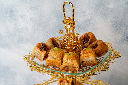 土耳其在蛋糕摊上提供的各种甜点种类繁多蜂蜜午餐桌子坚果早餐美食核桃烹饪小吃蛋糕架图片