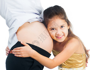 抱抱肚子的小女孩女性母亲妈妈怀孕婴儿姐姐父母女儿白色童年图片