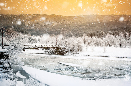 冬季风景假期蓝色木头季节阳光全景山脉天空太阳旅行图片