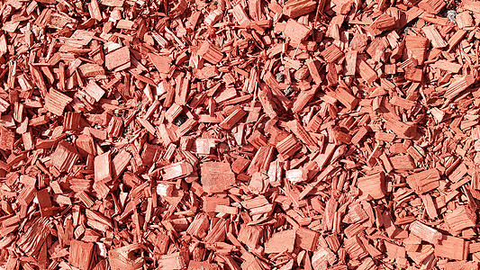 花园的木屑 躺在地上的树皮纹理 树皮的背景 装饰树皮 覆盖物 覆盖物 装饰木片 天然松红地膜图片