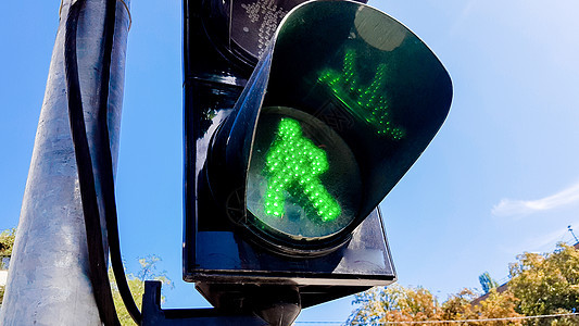 绿灯 绿色灯和交通安全 有行驶安全; 防风车道交通灯图片