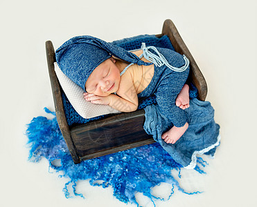 穿蓝帽子睡着的可爱男孩喜悦婴儿引擎盖小憩蓝色新生男性午睡精灵钩针图片
