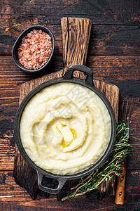 土豆泥在木制生锈桌上的锅里 木质背景食物蔬菜泥状盘子土豆素食者桌子鞭打牛奶乡村图片