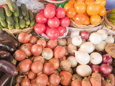 美丽多彩的热带蔬菜作为背景 农贸市场的新鲜有机蔬菜 农贸市场摊位供应各种有机蔬菜图片