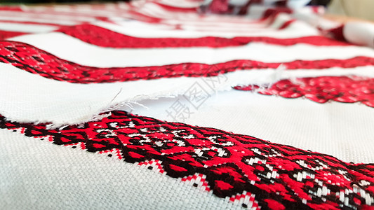乌克兰民间手工刺绣 在白色织物上用红黑色线绣的装饰品 黑色和红色螺纹刺绣装饰 白色织物上的乌克兰民族民间刺绣艺术针线活奇思妙想工图片