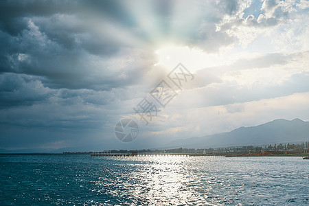 海上的日光天化日之下图片