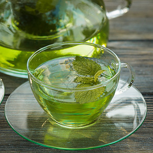 Melissa茶薄荷饮料黄色茶壶草本绿色健康植物玻璃叶子图片