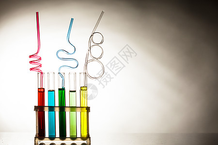 管子里的鸡尾酒测试药品实验药水化学品颅骨化学技术科学液体图片