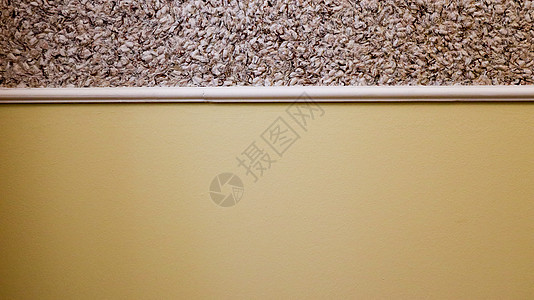 米色装饰石膏和半彩绘墙 带纹理的背景 两种颜色的墙 黄色和米色背景涂有两种不同的颜色 抽象壁纸 复制空间水泥材料艺术墙纸边界框架图片