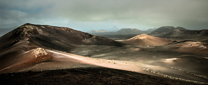 充满火山的美丽的山地风景沙漠国家观光土地陨石天空旅行岩石旅游地形图片
