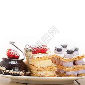选择新鲜奶油蛋糕甜点板食物可可配料美食小吃乳制品水果糕点浆果甜点图片