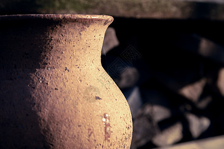 古老的陶瓷炉 在阳光明媚的一天闭室外图片
