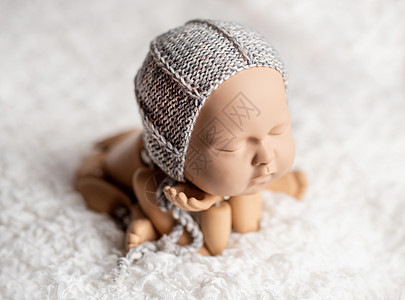 婴儿假相的模特儿姿势青蛙帽子数字练习冒充模型娃娃艺术快乐图片