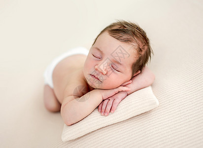 新生儿女孩工作室肖像婴儿睡眠说谎午睡孩子休息女孩童年女性图片