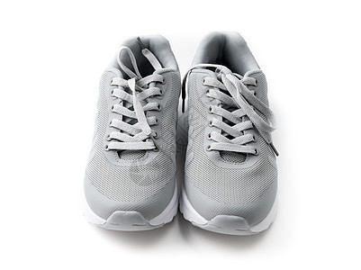坐在木柴上的灰色 舒适的跑鞋环境娱乐体操能力鞋带品牌有氧运动织物培训师鞋类图片