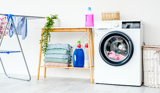 洗洗衣机和浴室的洗衣机纺织品家庭家政家务机器篮子家庭作业织物器具洗涤图片