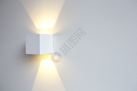 白墙上发光的现代铝 led 灯 复古家居装饰 带复制空间 豪华设计图片
