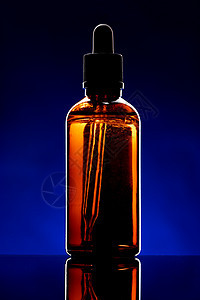 玻璃瓶 黑色底底有化妆油油瓶化妆品香水治疗深色背景乳液香味化妆芳香背景图片