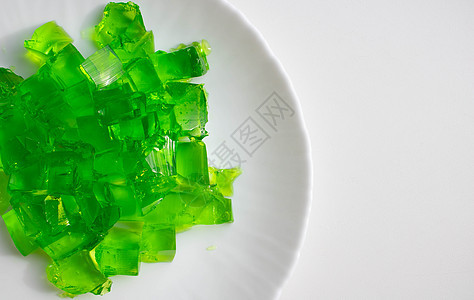 白色背景的美味绿色果冻立方体饮食食物明胶水果小吃凝胶食谱茶点味道奇异果图片