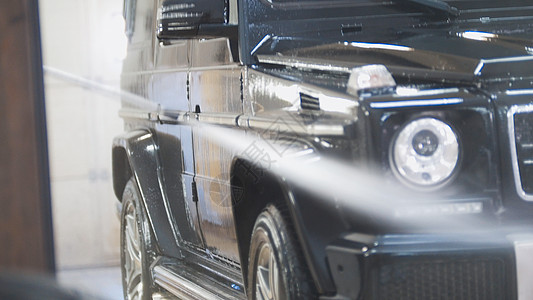 在汽车服务-车辆车间用水软管清洗 SUV 汽车图片