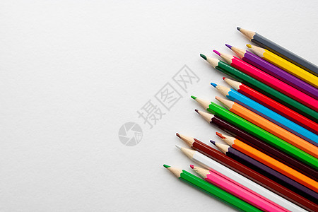 彩色铅笔在白色背景下被隔离 tex 的空间图片