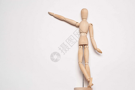 装有轻光背景的木制假人工具人体模型数字白色木偶姿势跑步男性行动艺术家图片