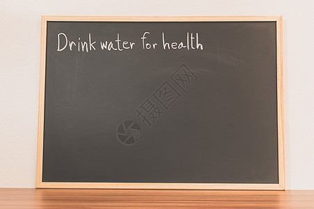 一瓶饮用水 健康饮水塑料气泡流动瓶子白色玻璃矿物蓝色茶点饮料图片