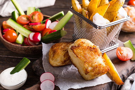 烤土豆炸鱼片英语酒吧餐厅美食海鲜薯条鱼片油炸服务食物图片