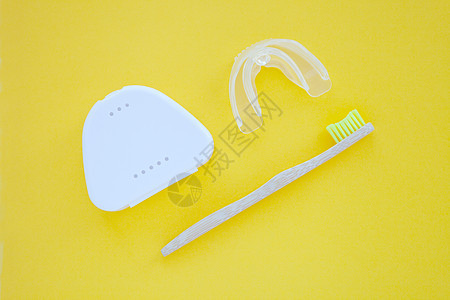 竹牙刷 牙科沥滤系统 牙齿白化加速器 背景文字的平面构件空间 顶部视图等图片