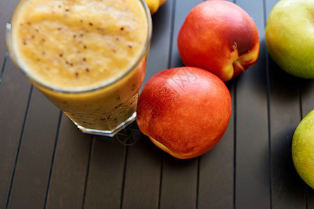 早餐健康有机组织在食品和食品中水果甜点牛奶液体玻璃营养浆果酸奶饮食饮料图片