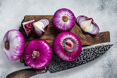 切割板上的切片红红甜洋葱 白色背景 顶端视图块茎红色黑色食物香料烹饪植物紫色皮肤蔬菜图片