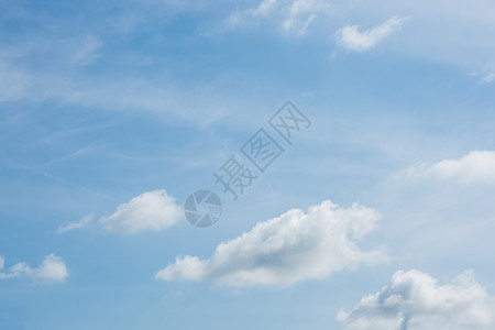 白昼的云彩白色多云天气云景阳光空气天堂蓝色图片