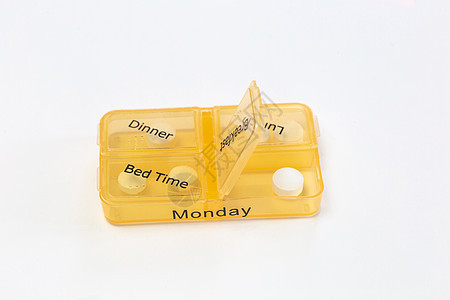 人手用避孕药提醒箱 在白色背景上单独服药 星期一吃药药组织者盒女士制药药理疾病药盒剂量药店抗生素盒子日程图片