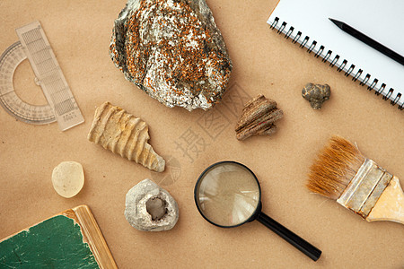 地质实验室的石头样本 地质岩石实验室 为研究人员和学生分析地质土壤材料 石头 矿物 岩石样品的实验室 刷样科学石灰岩矿物质采矿矿图片