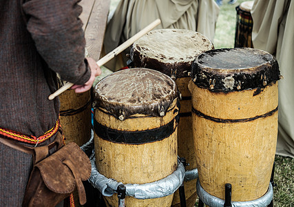 旧木板鼓艺术市场乐器节日纪念品文化韵律音乐民间棕色图片