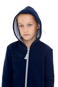 穿着蓝连帽衫 面脸严肃的男孩肖像运动衫童年男性孩子青少年工作室兜帽青年冒充衣服图片