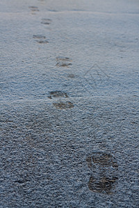 雪上新鲜鞋印 人脚痕迹 雪路上鞋印图片