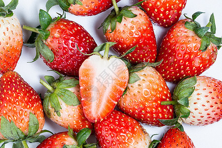 草莓白背景叶子甜点水果宏观绿色食物浆果红色白色图片
