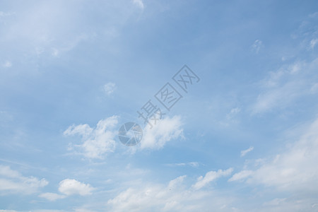 蓝天空和乌云天堂蓝色空气天气风景白色阳光云景气候图片